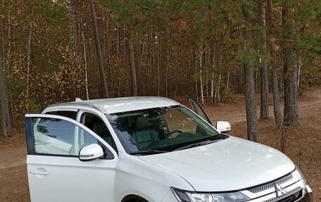 Mitsubishi Outlander III рестайлинг 3, 2019 год, 2 740 000 рублей, 12 фотография