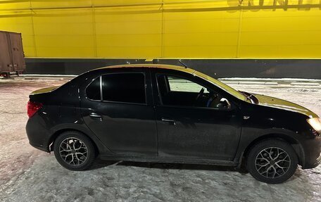 Renault Logan II, 2018 год, 850 000 рублей, 2 фотография