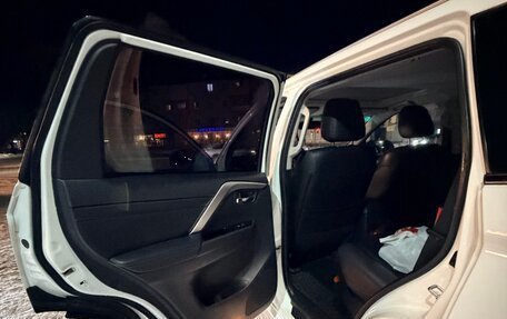 Mitsubishi Montero Sport, 2022 год, 3 800 000 рублей, 5 фотография