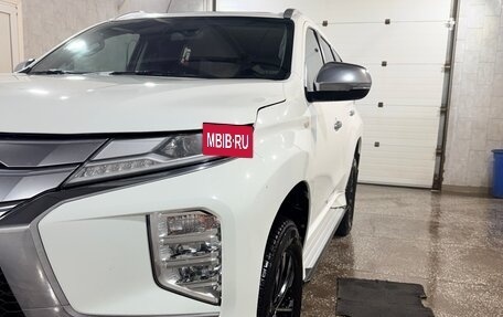 Mitsubishi Montero Sport, 2022 год, 3 800 000 рублей, 3 фотография