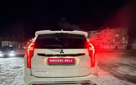 Mitsubishi Montero Sport, 2022 год, 3 800 000 рублей, 8 фотография