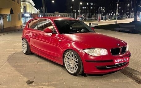 BMW 1 серия, 2008 год, 800 000 рублей, 1 фотография