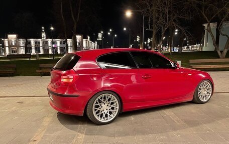 BMW 1 серия, 2008 год, 800 000 рублей, 2 фотография
