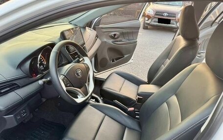 Toyota Yaris XP150 рестайлинг, 2022 год, 1 350 000 рублей, 9 фотография