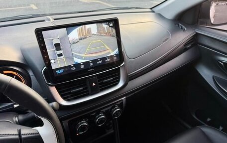 Toyota Yaris XP150 рестайлинг, 2022 год, 1 350 000 рублей, 13 фотография