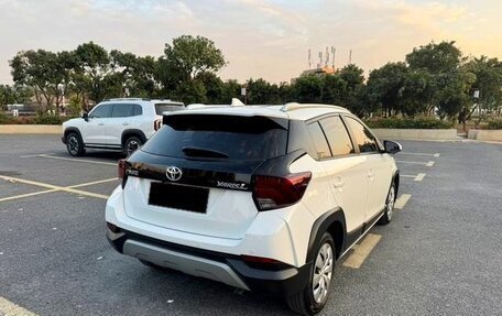 Toyota Yaris XP150 рестайлинг, 2022 год, 1 350 000 рублей, 6 фотография