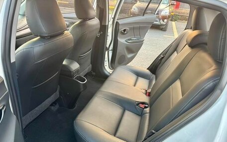 Toyota Yaris XP150 рестайлинг, 2022 год, 1 350 000 рублей, 17 фотография