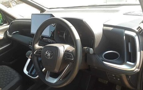 Toyota Voxy, 2022 год, 2 000 005 рублей, 3 фотография