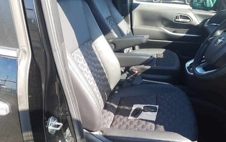 Toyota Voxy, 2022 год, 2 000 005 рублей, 5 фотография