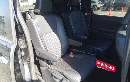 Toyota Voxy, 2022 год, 2 000 005 рублей, 6 фотография