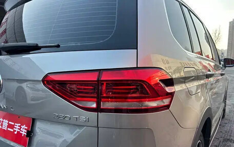 Volkswagen Touran III, 2021 год, 1 690 004 рублей, 7 фотография