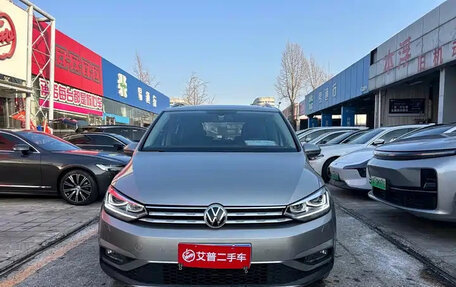 Volkswagen Touran III, 2021 год, 1 690 004 рублей, 2 фотография