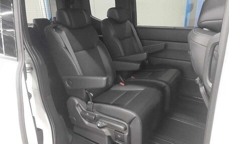 Honda Stepwgn, 2022 год, 2 590 000 рублей, 7 фотография