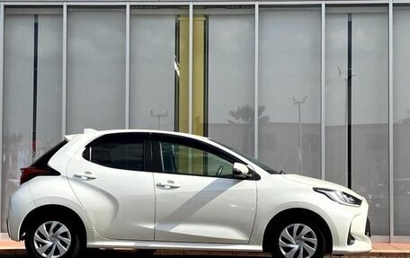 Toyota Yaris, 2022 год, 1 150 007 рублей, 4 фотография