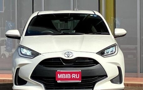 Toyota Yaris, 2022 год, 1 150 007 рублей, 2 фотография