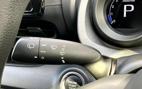 Toyota Yaris, 2022 год, 1 150 007 рублей, 18 фотография