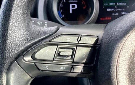 Toyota Yaris, 2022 год, 1 150 007 рублей, 16 фотография