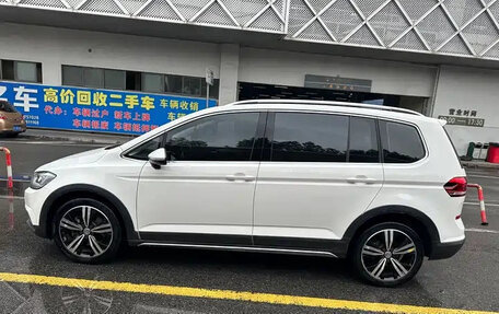 Volkswagen Touran III, 2020 год, 1 560 004 рублей, 3 фотография