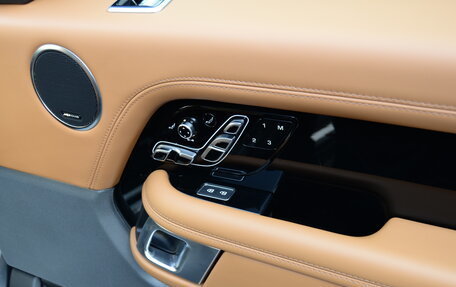 Land Rover Range Rover IV рестайлинг, 2020 год, 5 990 000 рублей, 32 фотография