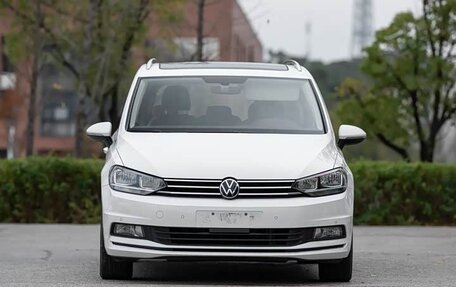 Volkswagen Touran III, 2021 год, 1 570 008 рублей, 2 фотография