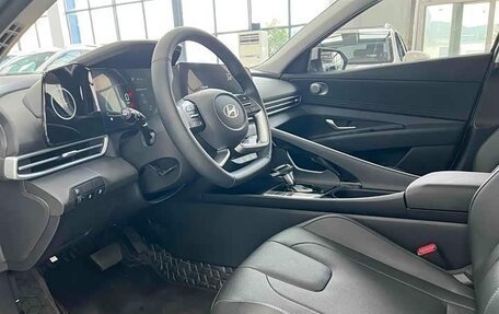 Hyundai Elantra, 2023 год, 1 290 978 рублей, 8 фотография