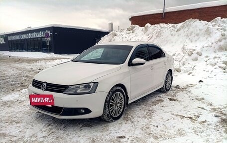 Volkswagen Jetta VI, 2013 год, 1 200 000 рублей, 2 фотография