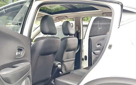Honda Vezel, 2022 год, 1 480 000 рублей, 14 фотография