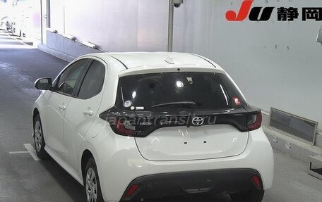 Toyota Yaris, 2022 год, 950 230 рублей, 2 фотография