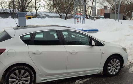 Opel Astra J, 2011 год, 670 000 рублей, 2 фотография