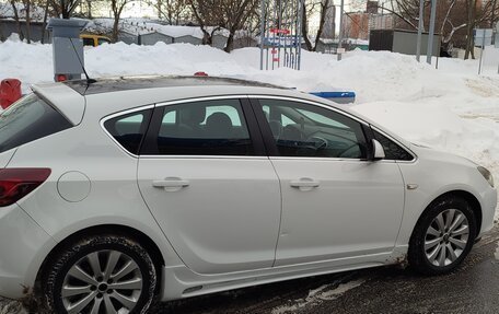 Opel Astra J, 2011 год, 670 000 рублей, 4 фотография