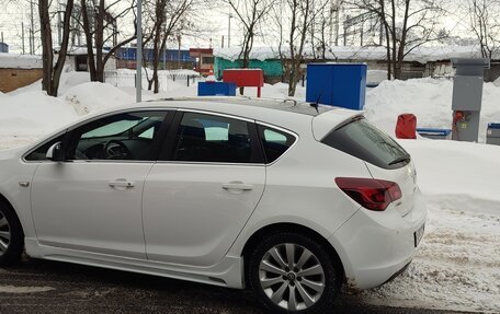 Opel Astra J, 2011 год, 670 000 рублей, 11 фотография