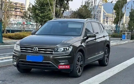 Volkswagen Tiguan II, 2022 год, 1 670 000 рублей, 1 фотография