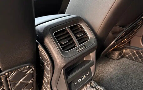 Volkswagen Tiguan II, 2022 год, 1 670 000 рублей, 13 фотография