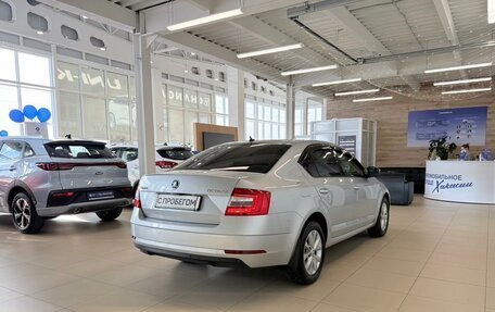 Skoda Octavia, 2018 год, 1 999 000 рублей, 6 фотография