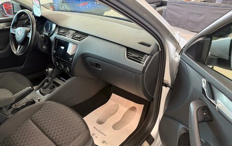 Skoda Octavia, 2018 год, 1 999 000 рублей, 12 фотография