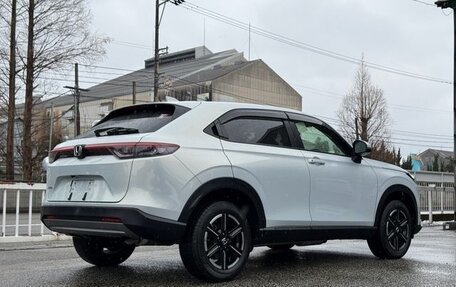 Honda Vezel, 2022 год, 1 920 000 рублей, 5 фотография