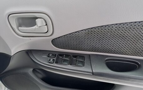 Nissan Wingroad III, 2002 год, 370 000 рублей, 15 фотография