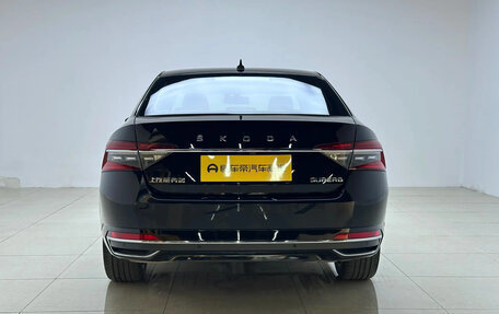 Skoda Superb III рестайлинг, 2024 год, 2 160 000 рублей, 3 фотография