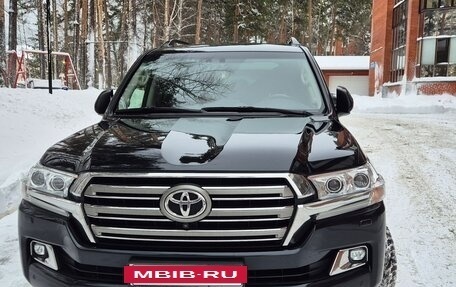 Toyota Land Cruiser 200, 2020 год, 6 200 000 рублей, 2 фотография