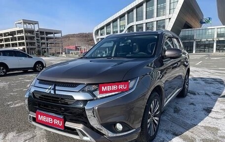Mitsubishi Outlander III рестайлинг 3, 2022 год, 2 175 000 рублей, 1 фотография
