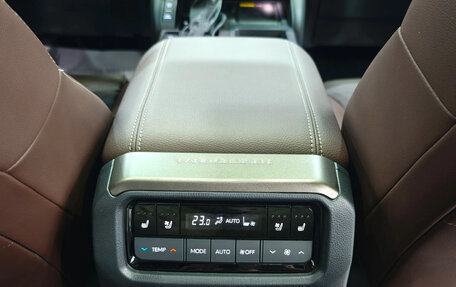 Toyota Land Cruiser Prado, 2024 год, 10 230 000 рублей, 10 фотография