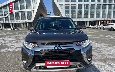 Mitsubishi Outlander III рестайлинг 3, 2022 год, 2 175 000 рублей, 2 фотография