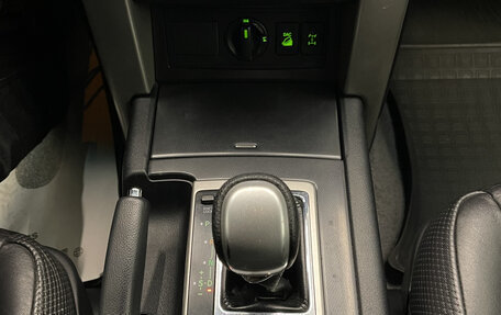 Toyota Land Cruiser Prado 150 рестайлинг 2, 2010 год, 3 000 000 рублей, 15 фотография