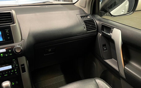 Toyota Land Cruiser Prado 150 рестайлинг 2, 2010 год, 3 000 000 рублей, 11 фотография