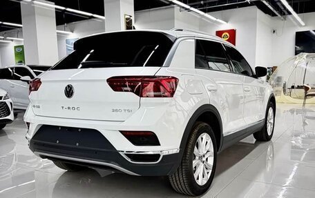 Volkswagen T-Cross I, 2022 год, 1 900 000 рублей, 3 фотография