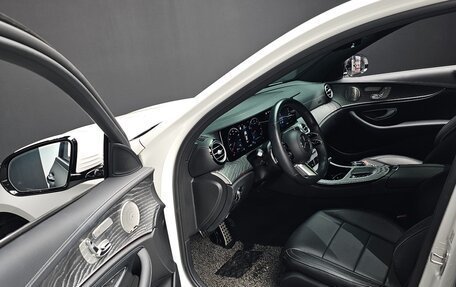 Mercedes-Benz E-Класс, 2021 год, 5 570 000 рублей, 10 фотография