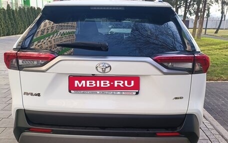 Toyota RAV4, 2021 год, 3 500 000 рублей, 5 фотография