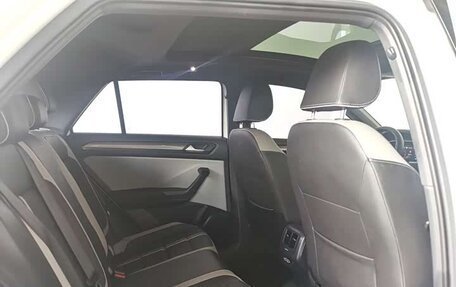 Volkswagen T-Cross I, 2023 год, 1 900 000 рублей, 7 фотография