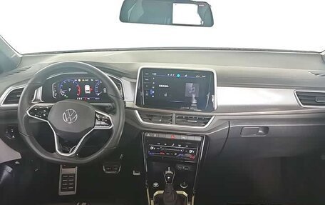 Volkswagen T-Cross I, 2023 год, 1 900 000 рублей, 10 фотография