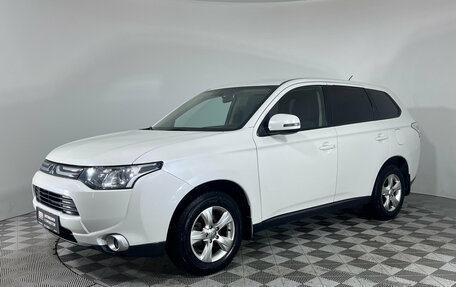 Mitsubishi Outlander III рестайлинг 3, 2013 год, 1 419 000 рублей, 1 фотография
